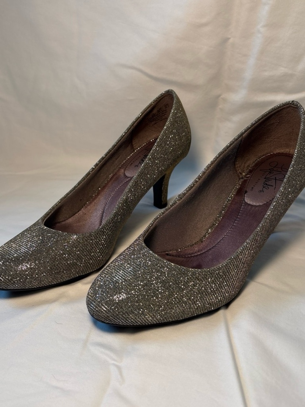 Sparkle Mid-Heel Pumps in Pewter